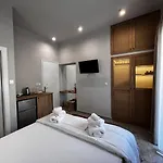 Orfeas Luxury & Inn
