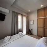Orfeas Luxury & Inn *